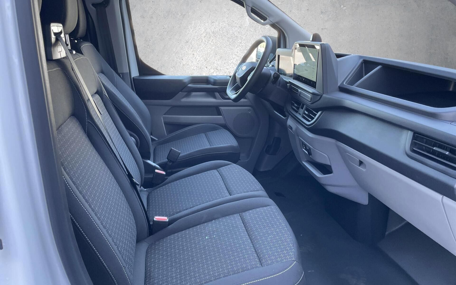 Hvid Ford E-Transit Custom fra 2026