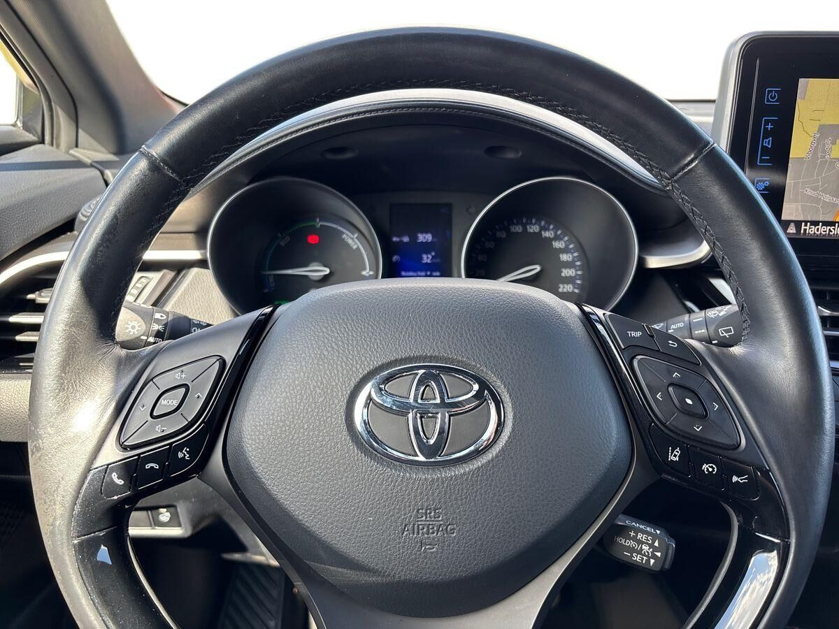 Sort Toyota C-HR fra 2018