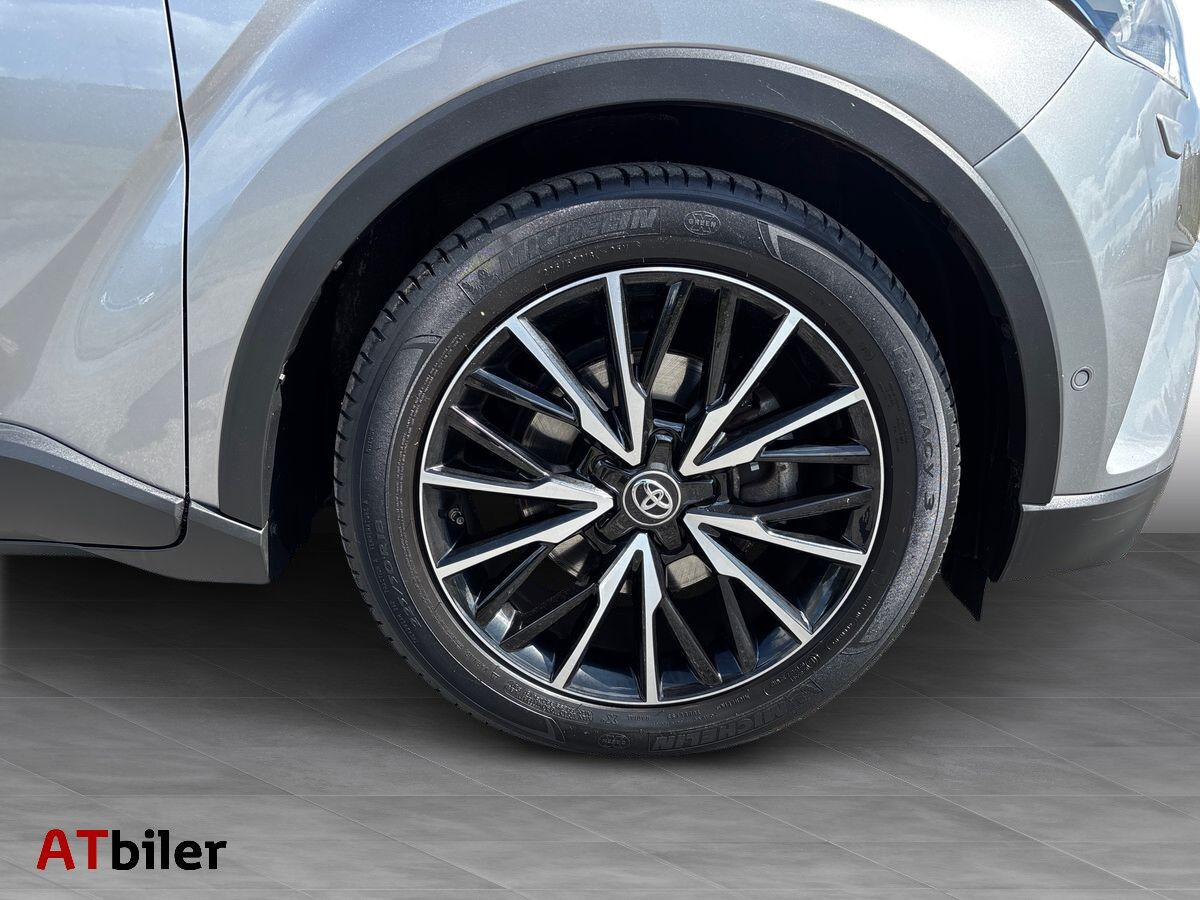 Sort Toyota C-HR fra 2018