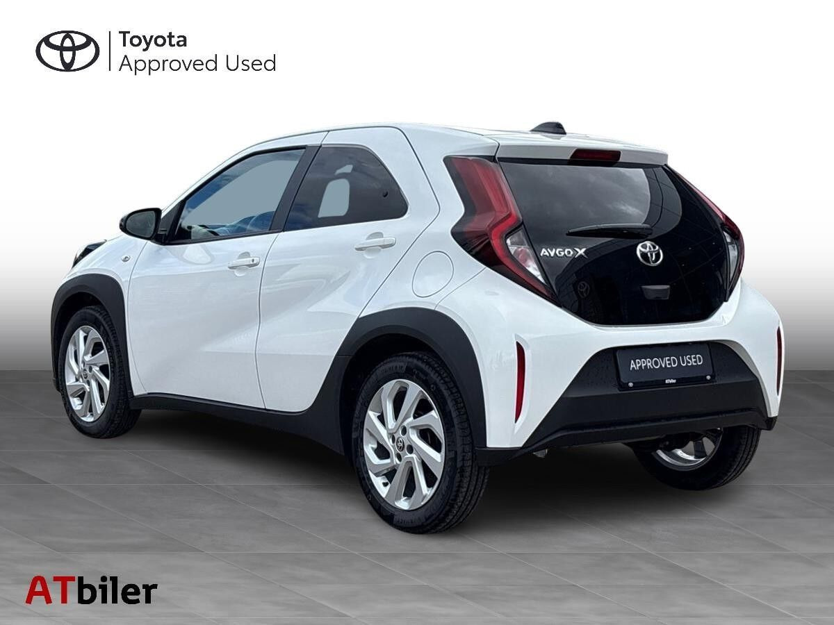 Hvid Toyota Aygo X fra 2025