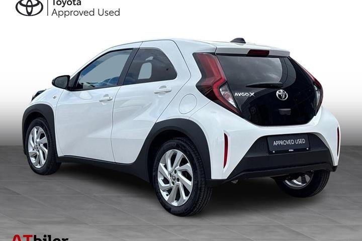 Hvid Toyota Aygo X fra 2025
