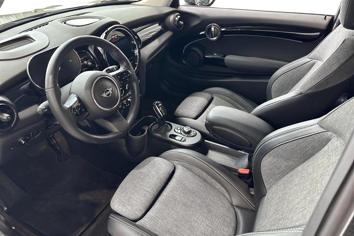 Grå Mini Cooper fra 2021