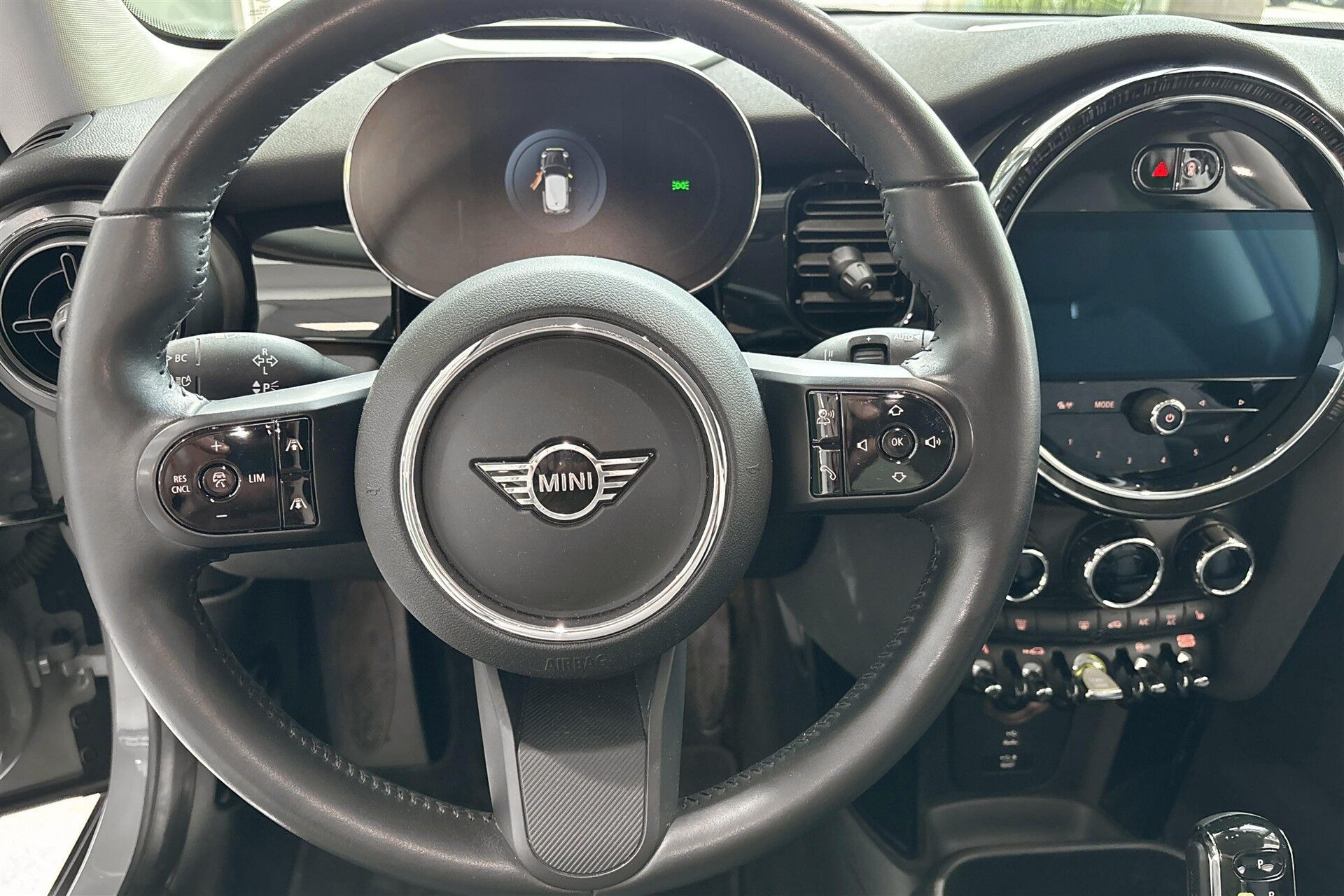 Grå Mini Cooper fra 2021