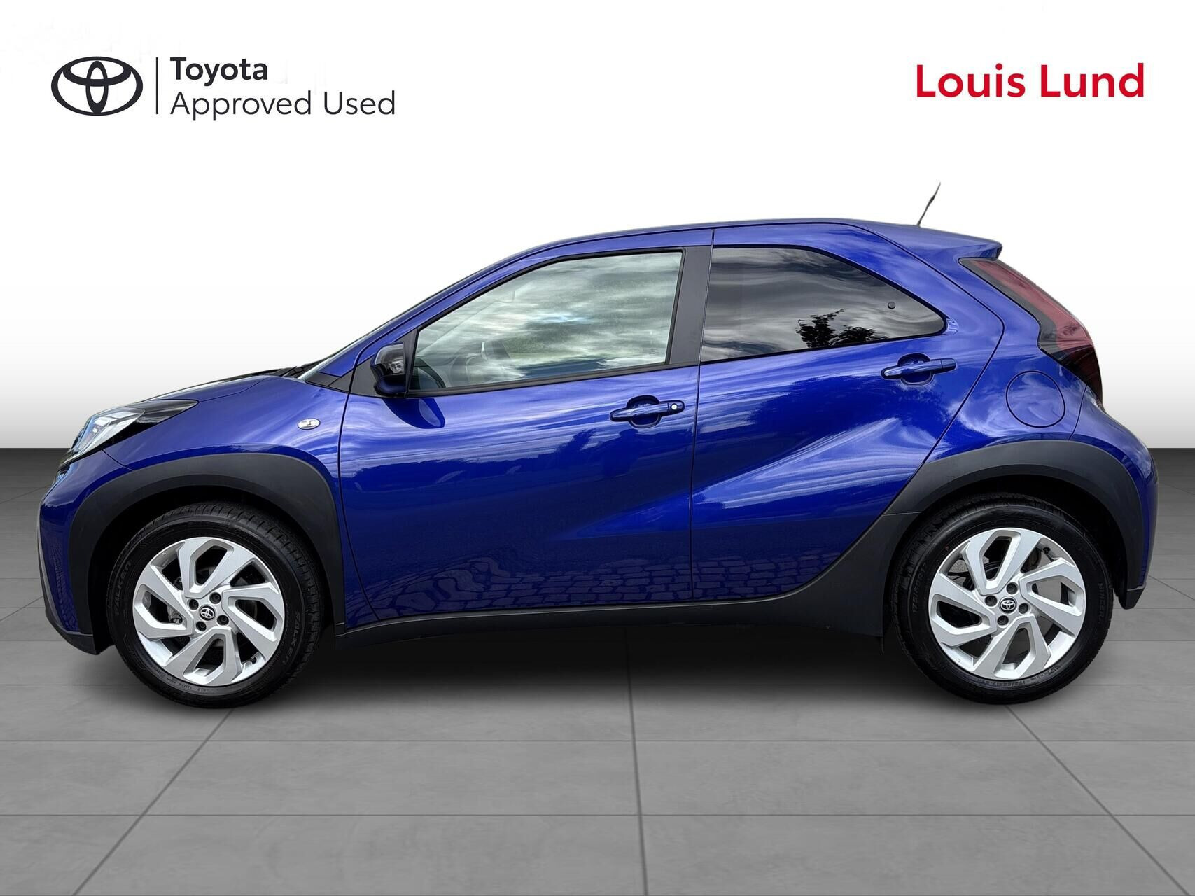 Blå Toyota Aygo X fra 2023