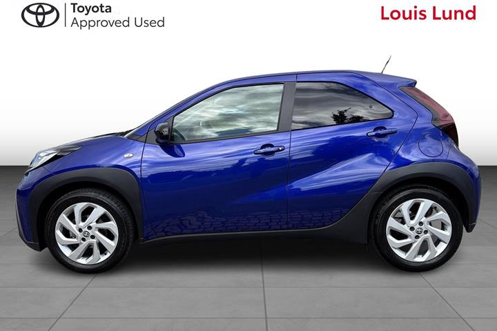 Blå Toyota Aygo X fra 2023