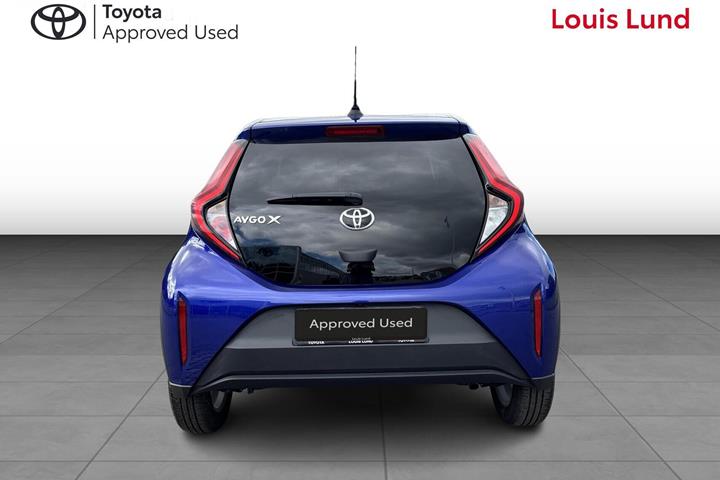 Blå Toyota Aygo X fra 2023