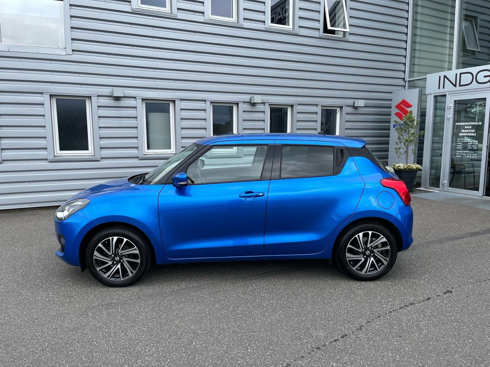 Blå Suzuki Swift fra 2021