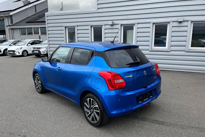 Blå Suzuki Swift fra 2021