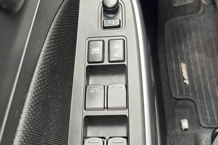 Blå Suzuki Swift fra 2021