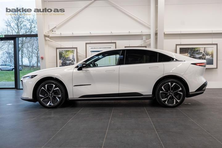 Hvid Mazda 6e fra 2025