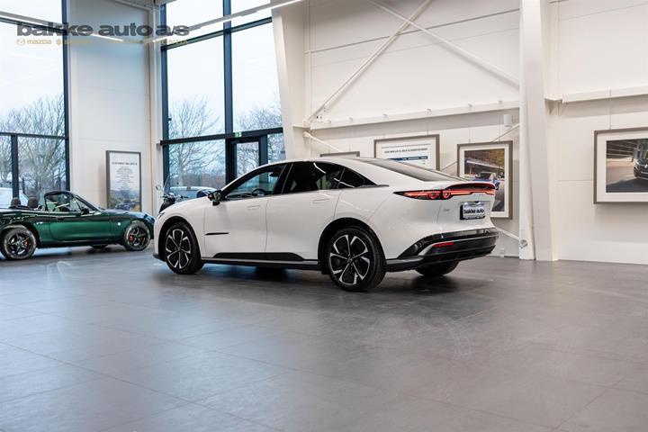 Hvid Mazda 6e fra 2025