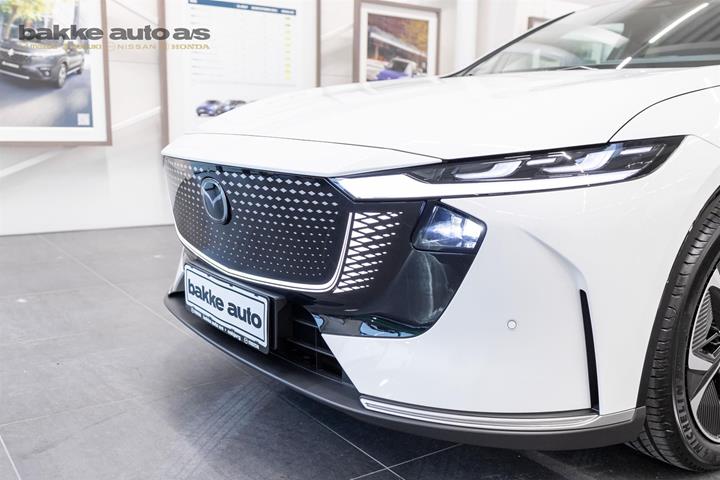 Hvid Mazda 6e fra 2025