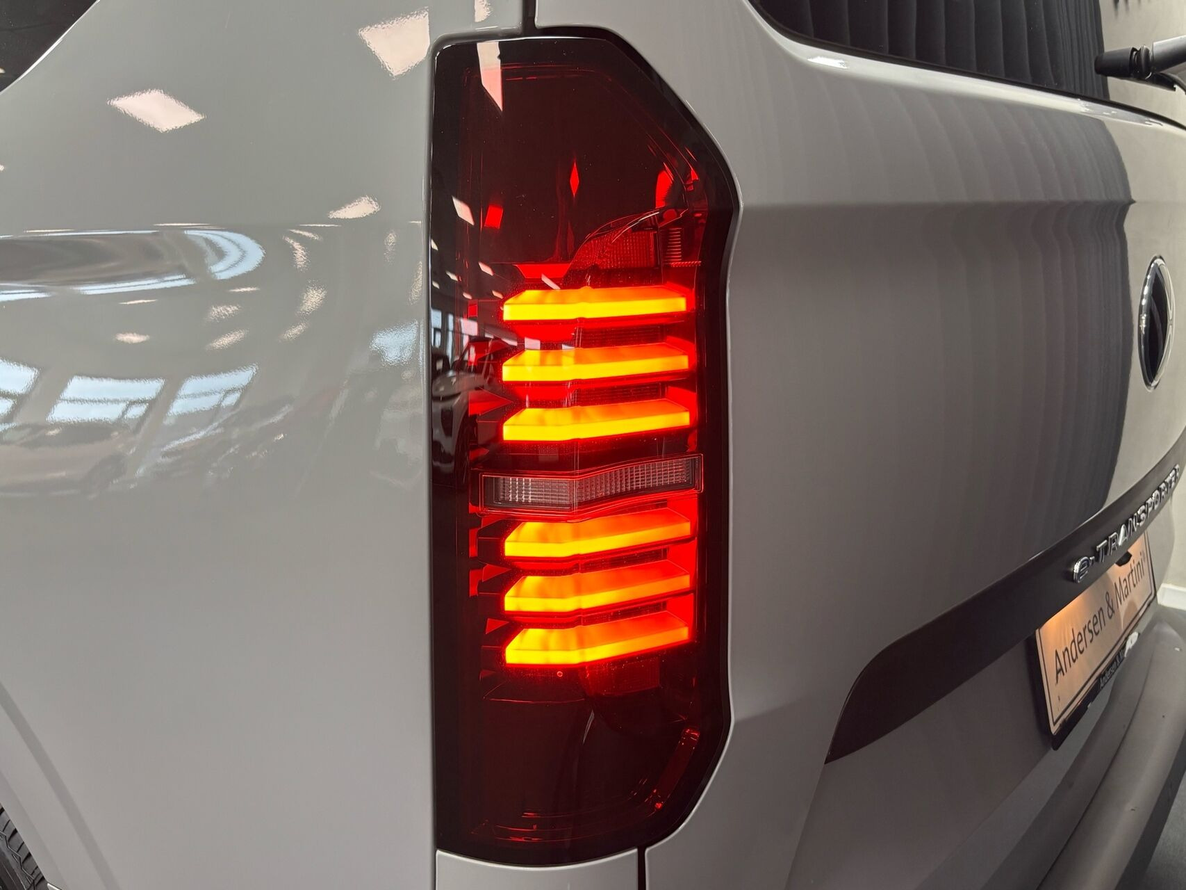 Grå VW e-Transporter fra 2026
