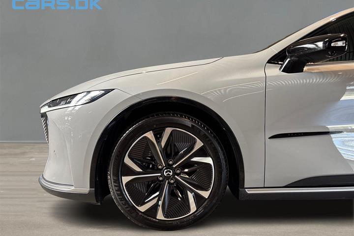 Hvid Mazda 6e fra 2026