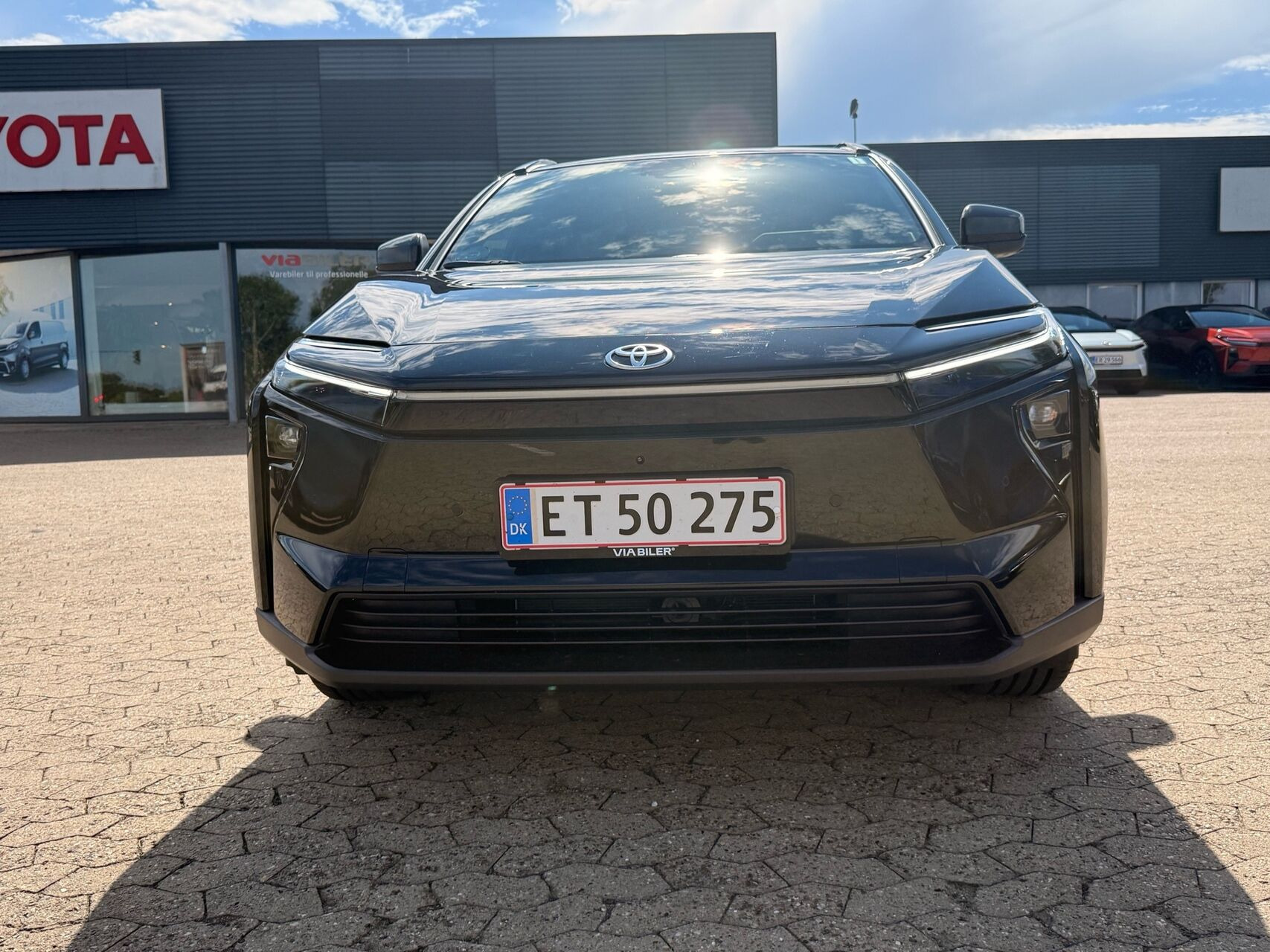 Sort Toyota BZ4X fra 2026