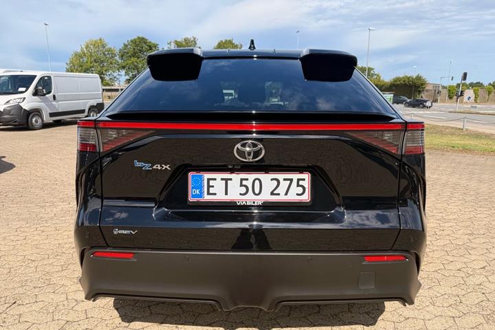 Sort Toyota BZ4X fra 2026
