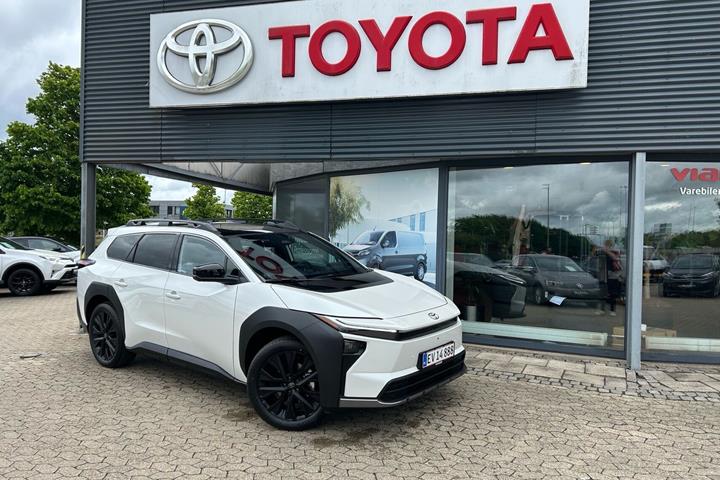Hvid Toyota bZ4X Touring fra 2026