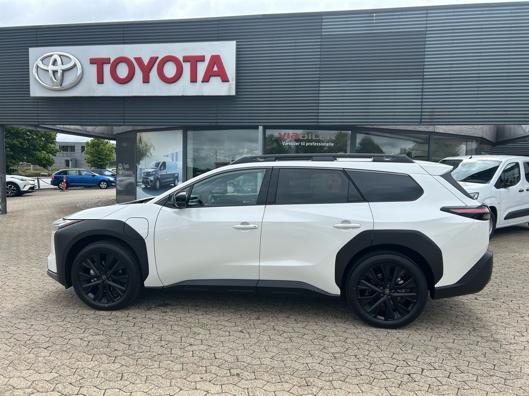 Hvid Toyota bZ4X Touring fra 2026