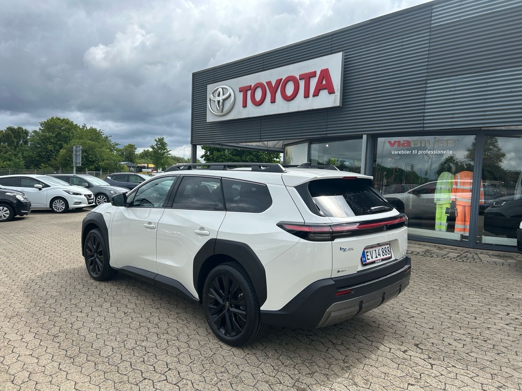 Hvid Toyota bZ4X Touring fra 2026