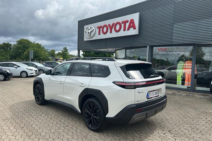 Hvid Toyota bZ4X Touring fra 2026