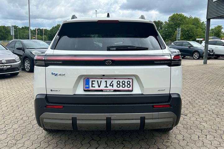 Hvid Toyota bZ4X Touring fra 2026
