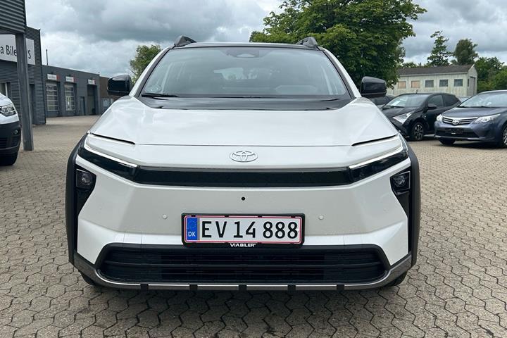 Hvid Toyota bZ4X Touring fra 2026
