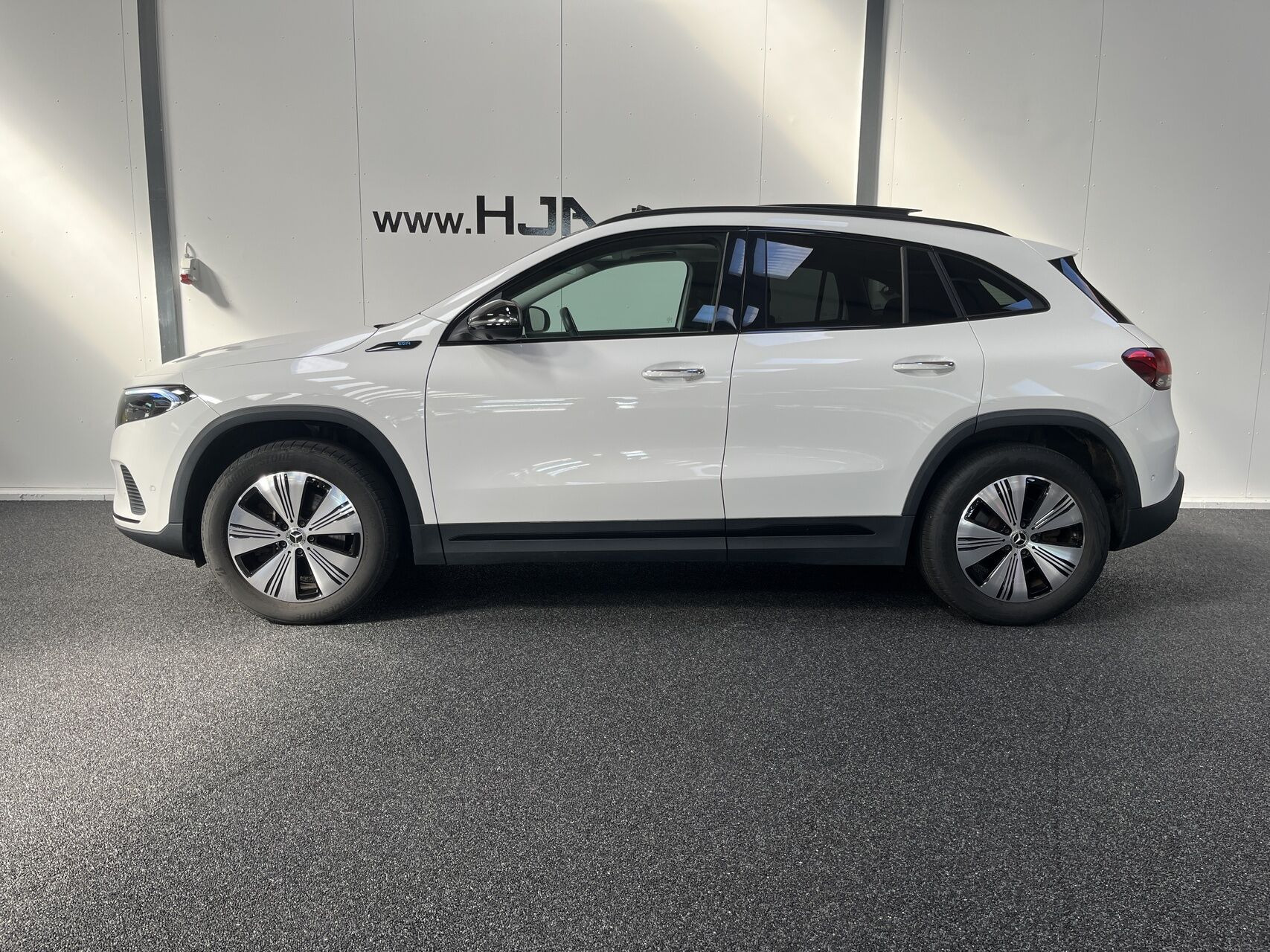 Hvid Mercedes EQA 250 fra 2022