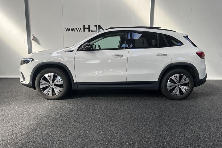 Hvid Mercedes EQA 250 fra 2022