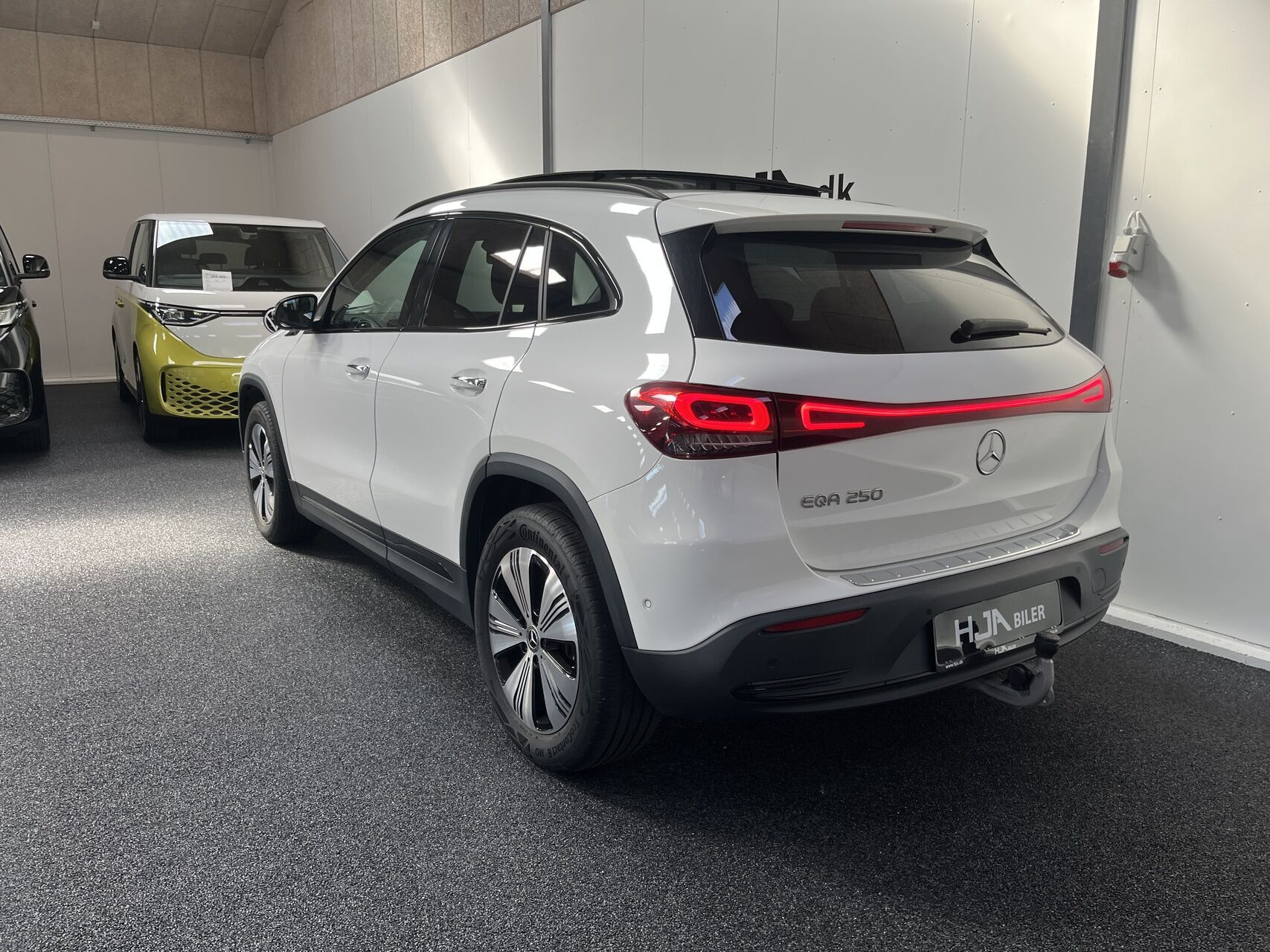 Hvid Mercedes EQA 250 fra 2022