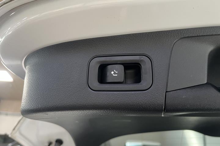 Hvid Mercedes EQA 250 fra 2022
