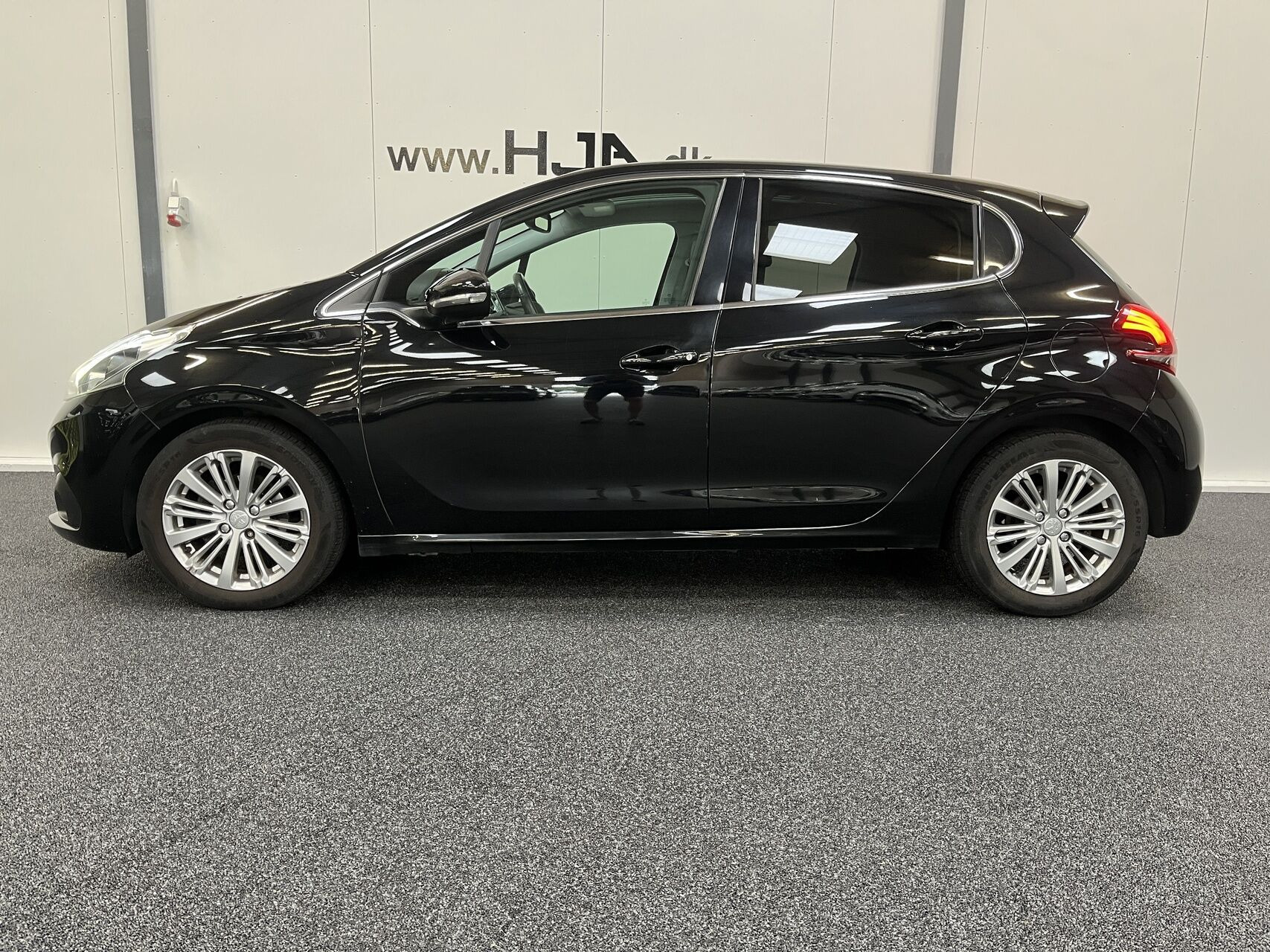 undefined Peugeot 208 fra 2019