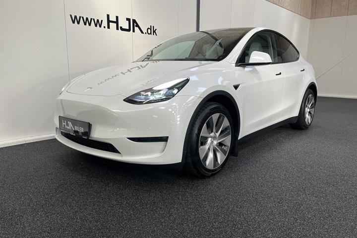 Hvid Tesla Model Y fra 2023