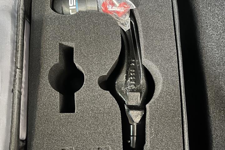 Hvid Tesla Model Y fra 2023