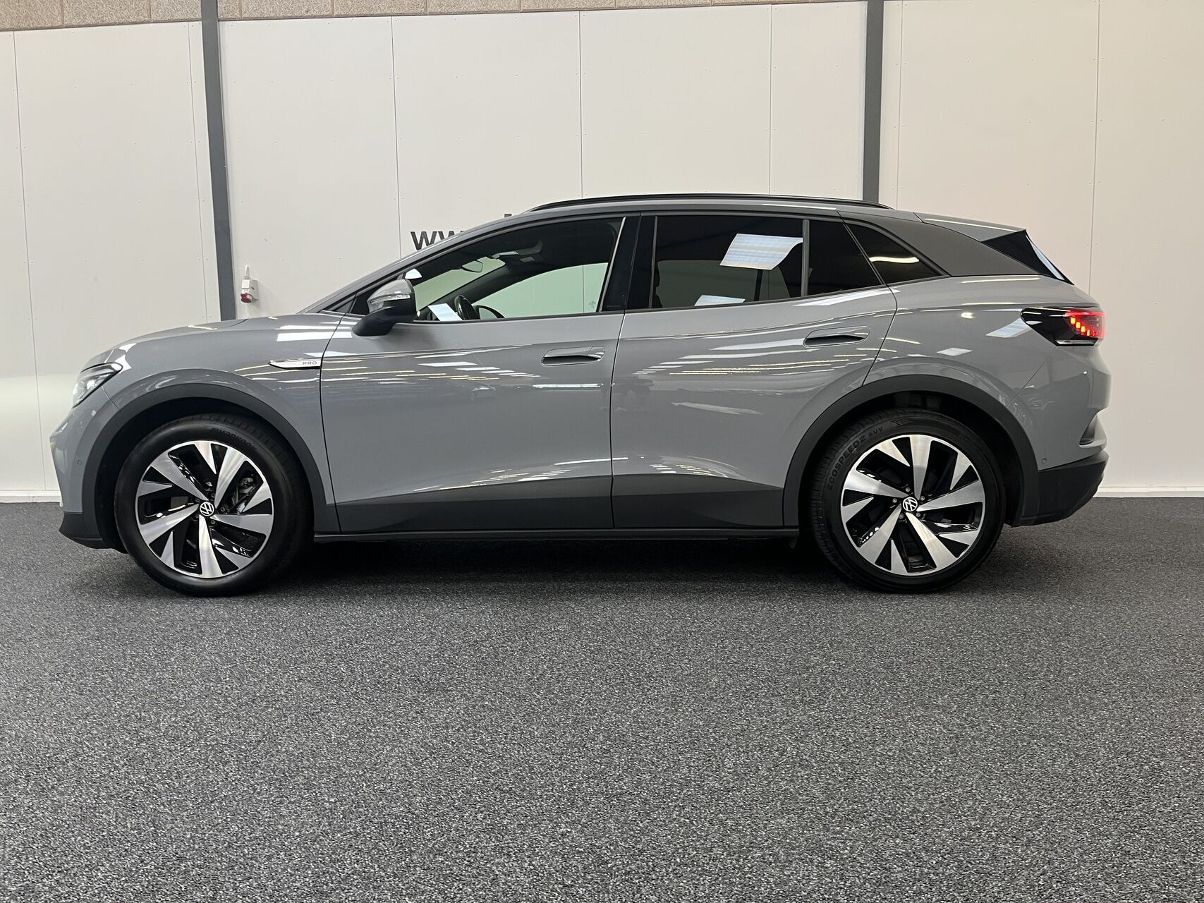 Grå VW ID.4 fra 2023