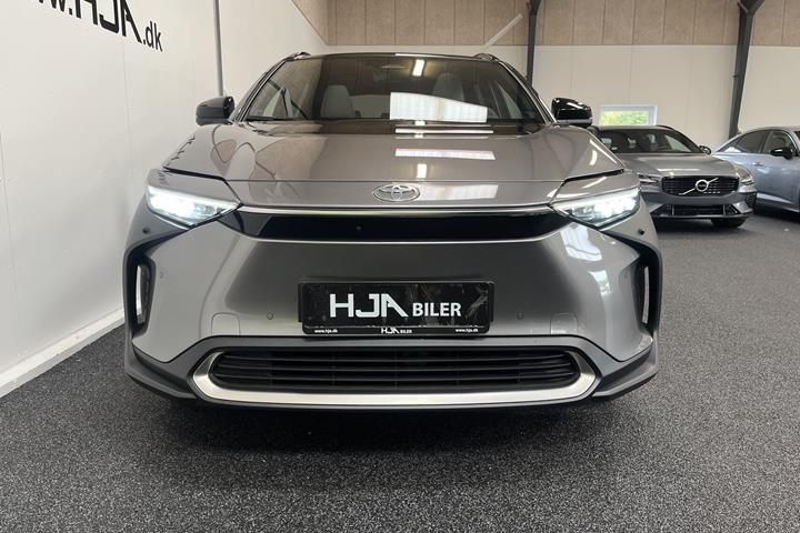 Grå Toyota BZ4X fra 2025