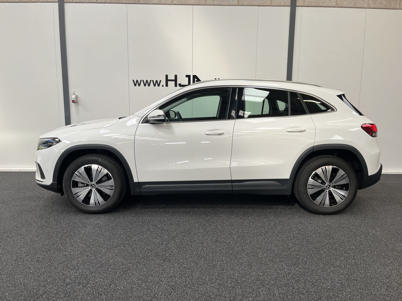 Hvid Mercedes EQA 250 fra 2023