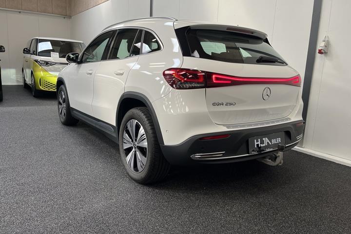 Hvid Mercedes EQA 250 fra 2023