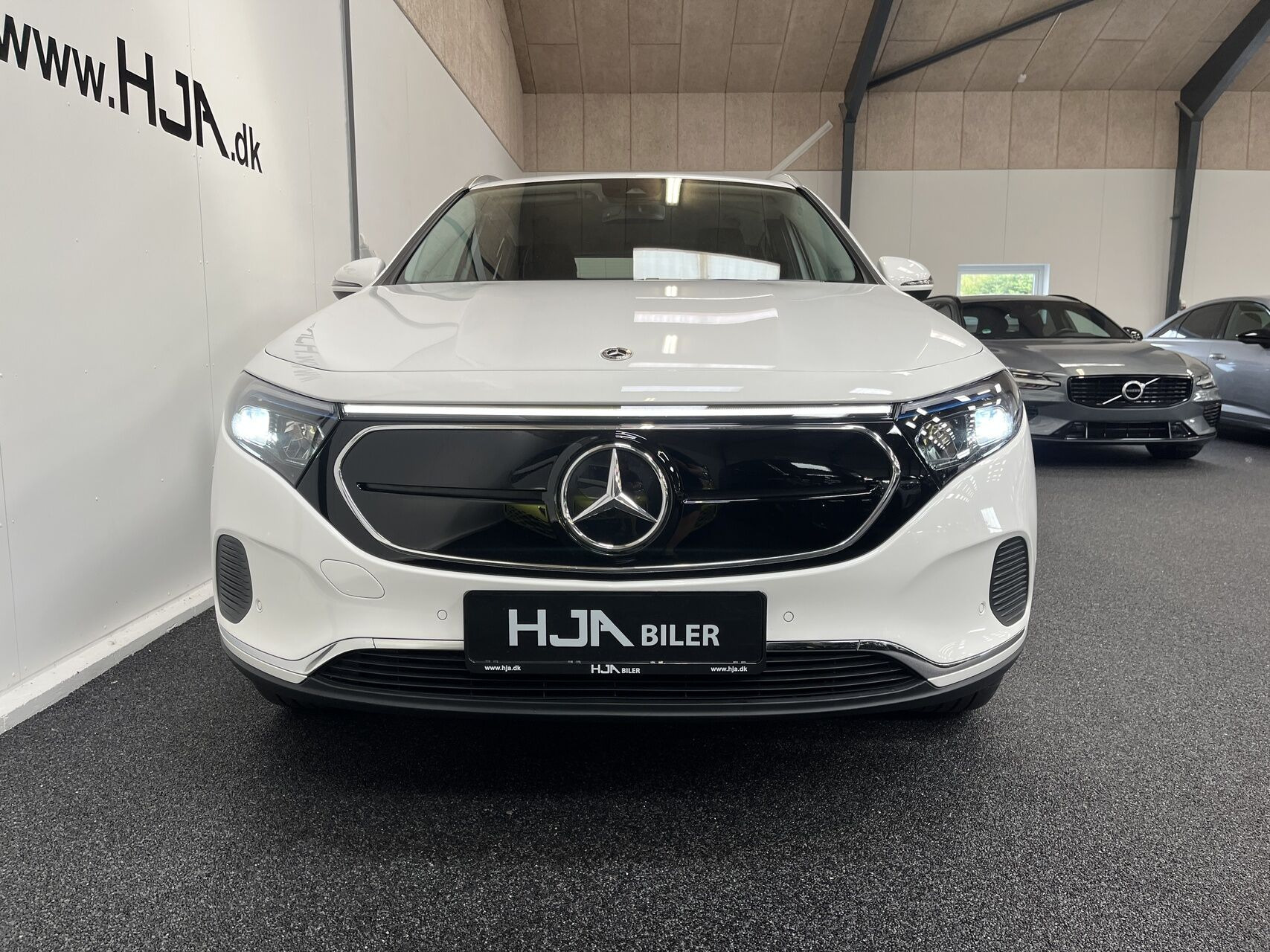 Hvid Mercedes EQA 250 fra 2023