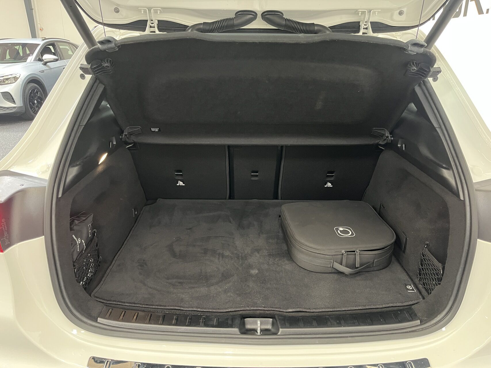 Hvid Mercedes EQA 250 fra 2023