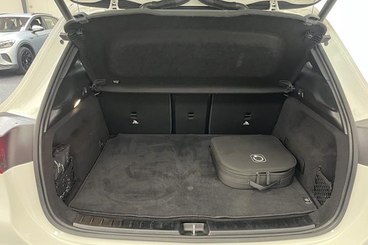 Hvid Mercedes EQA 250 fra 2023