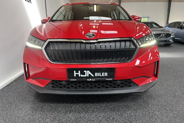 Rød Skoda Enyaq fra 2022
