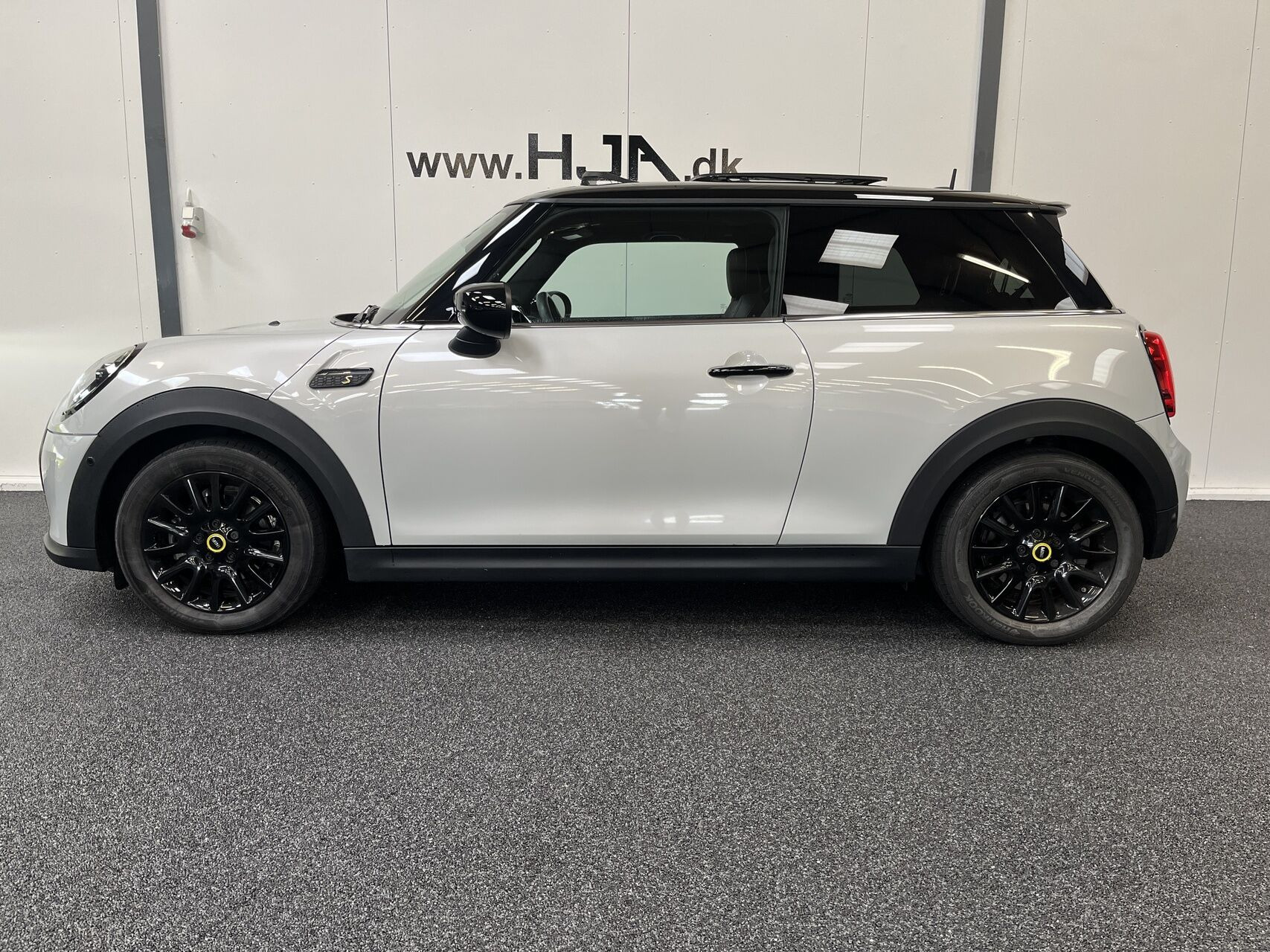 Hvid Mini Cooper fra 2022