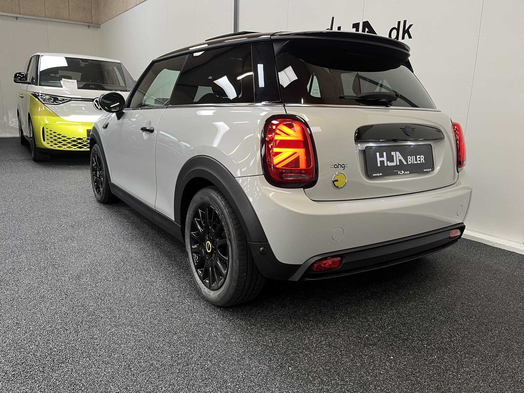 Hvid Mini Cooper fra 2022