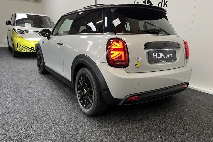 Hvid Mini Cooper fra 2022