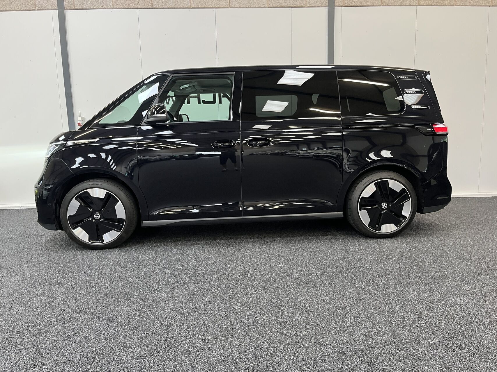 Sort VW ID.Buzz fra 2023
