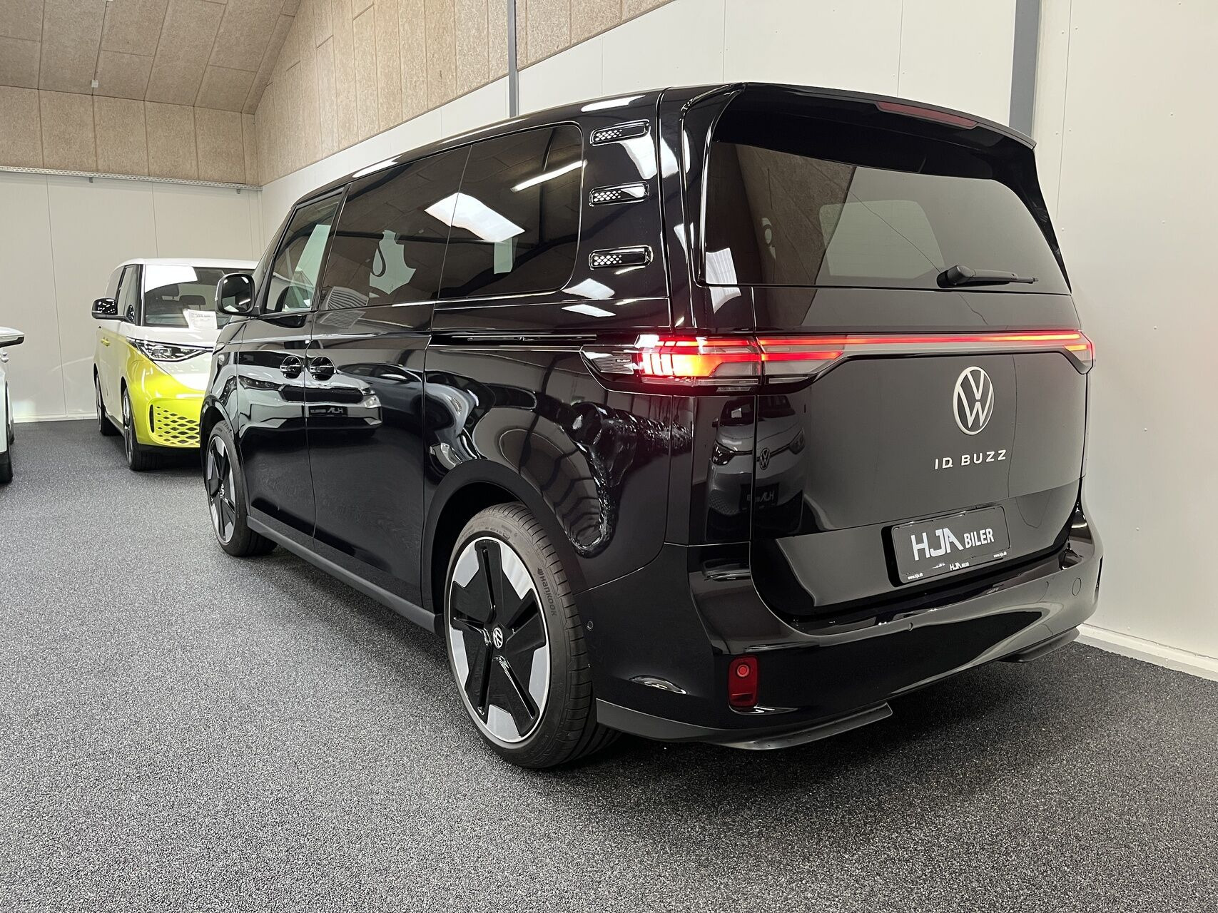 Sort VW ID.Buzz fra 2023