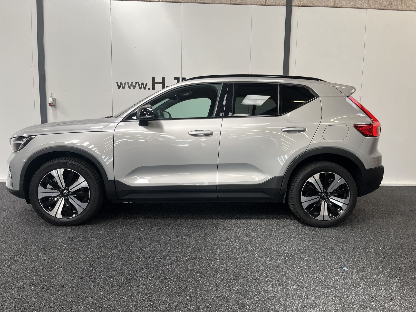 Sølv Volvo XC40 fra 2023