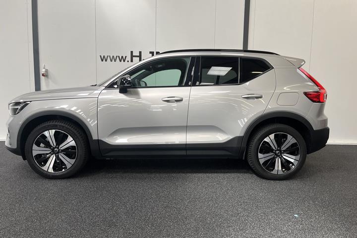 Sølv Volvo XC40 fra 2023