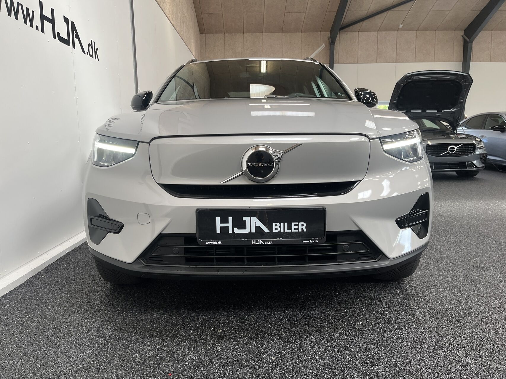 Sølv Volvo XC40 fra 2023