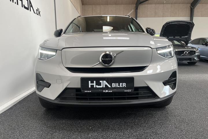 Sølv Volvo XC40 fra 2023